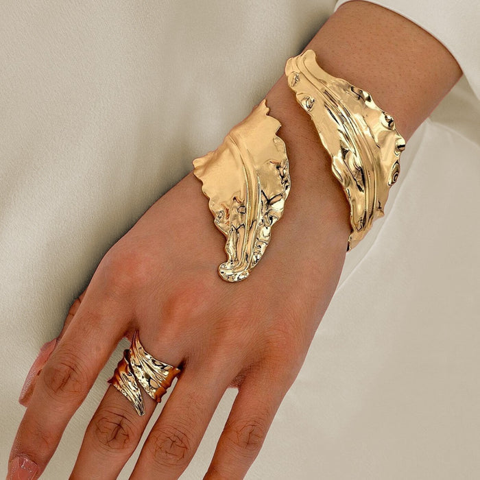 B987 - Retro Golden Leaf Bracelet