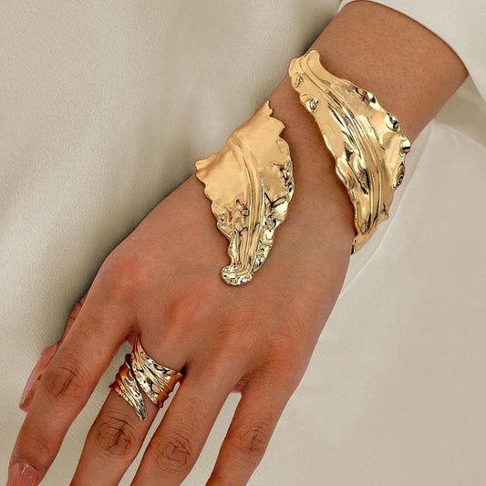 B987 - Retro Golden Leaf Bracelet