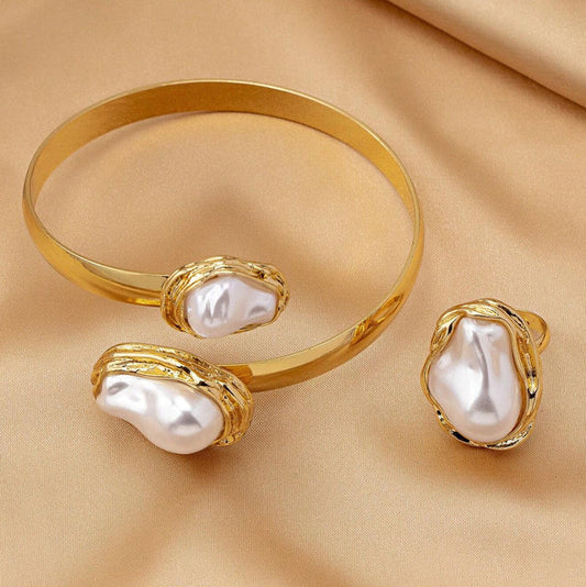 B988 - Elegant Pearl Gemstome Bracelet