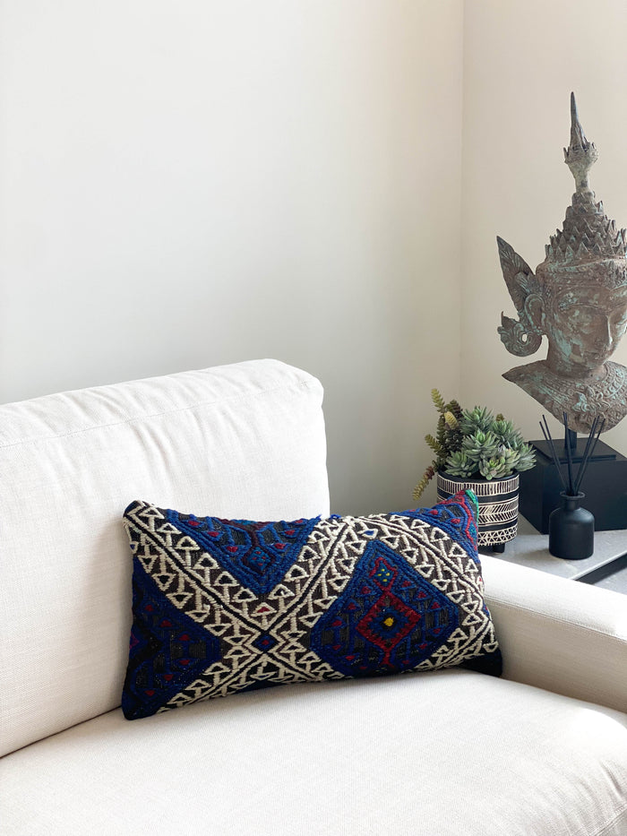 Handmade traditional Turkish kilim pillow cover made with vintage rugs 12x24 blue white